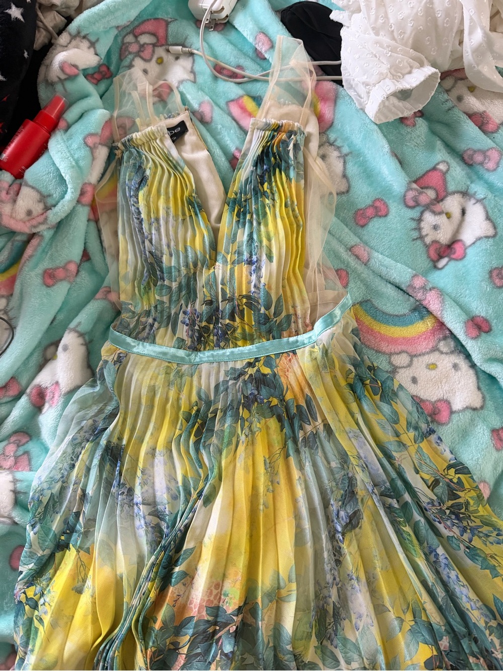 Yellow Floral Pleated V-Neck Bebe Dress